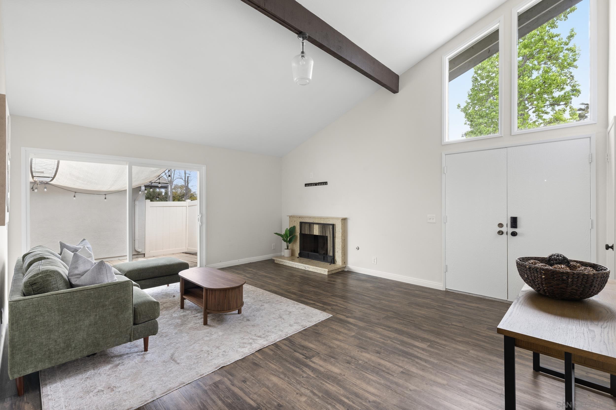 Detail Gallery Image 5 of 27 For 670  Kumquat Way, Oceanside,  CA 92058 - 3 Beds | 2 Baths