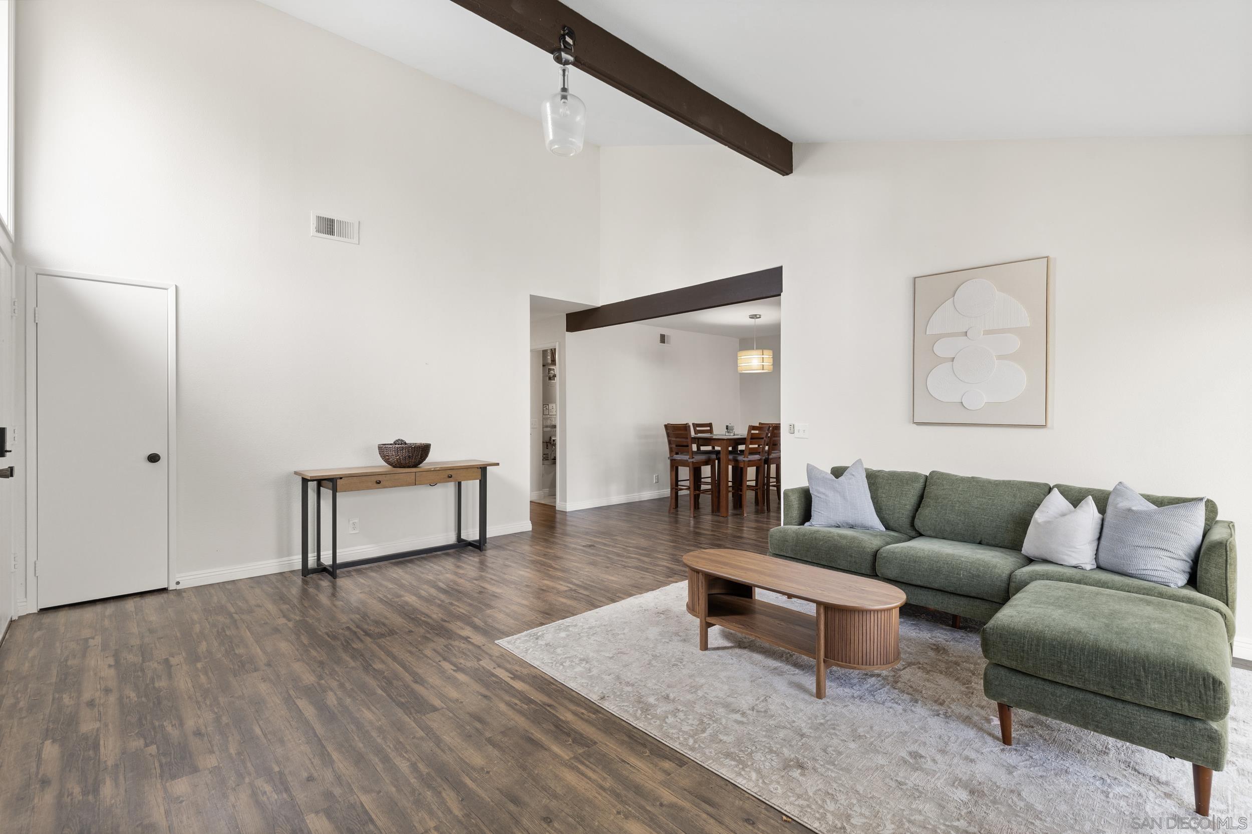 Detail Gallery Image 6 of 27 For 670  Kumquat Way, Oceanside,  CA 92058 - 3 Beds | 2 Baths