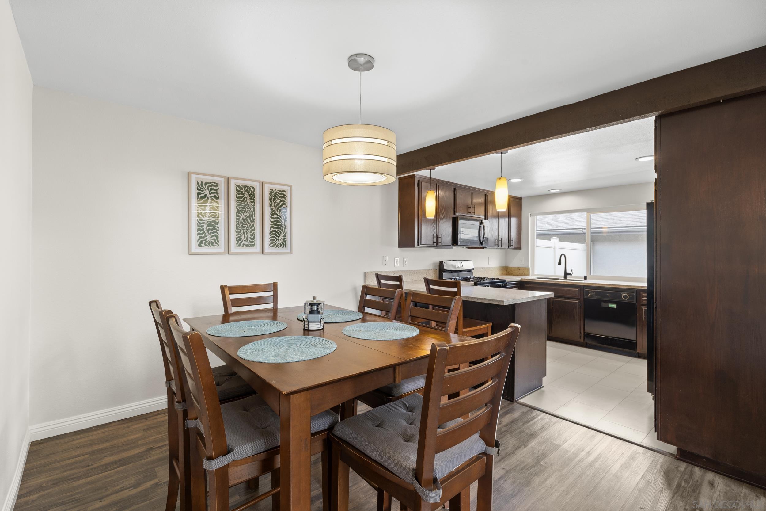 Detail Gallery Image 8 of 27 For 670  Kumquat Way, Oceanside,  CA 92058 - 3 Beds | 2 Baths