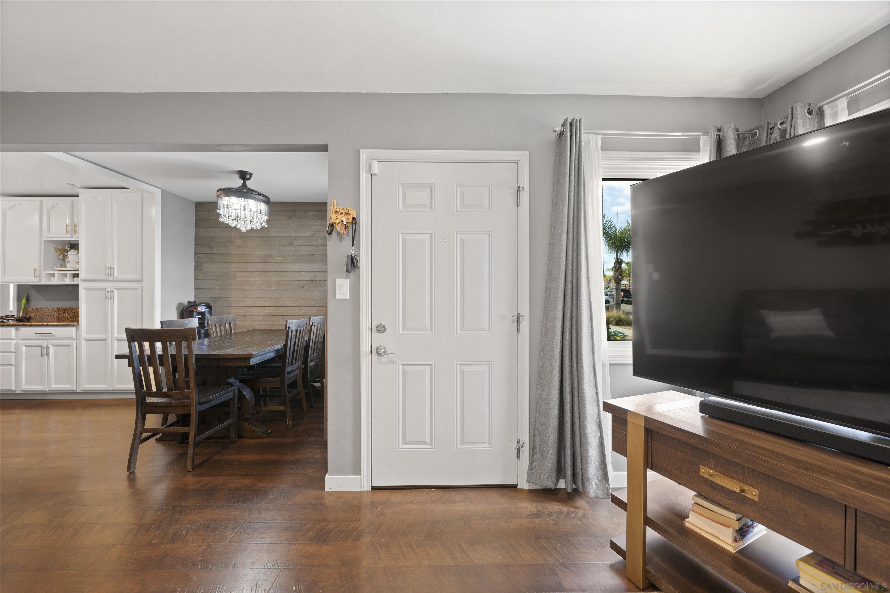 Detail Gallery Image 8 of 51 For 655  Robert Ave, Chula Vista,  CA 91910 - 3 Beds | 2 Baths