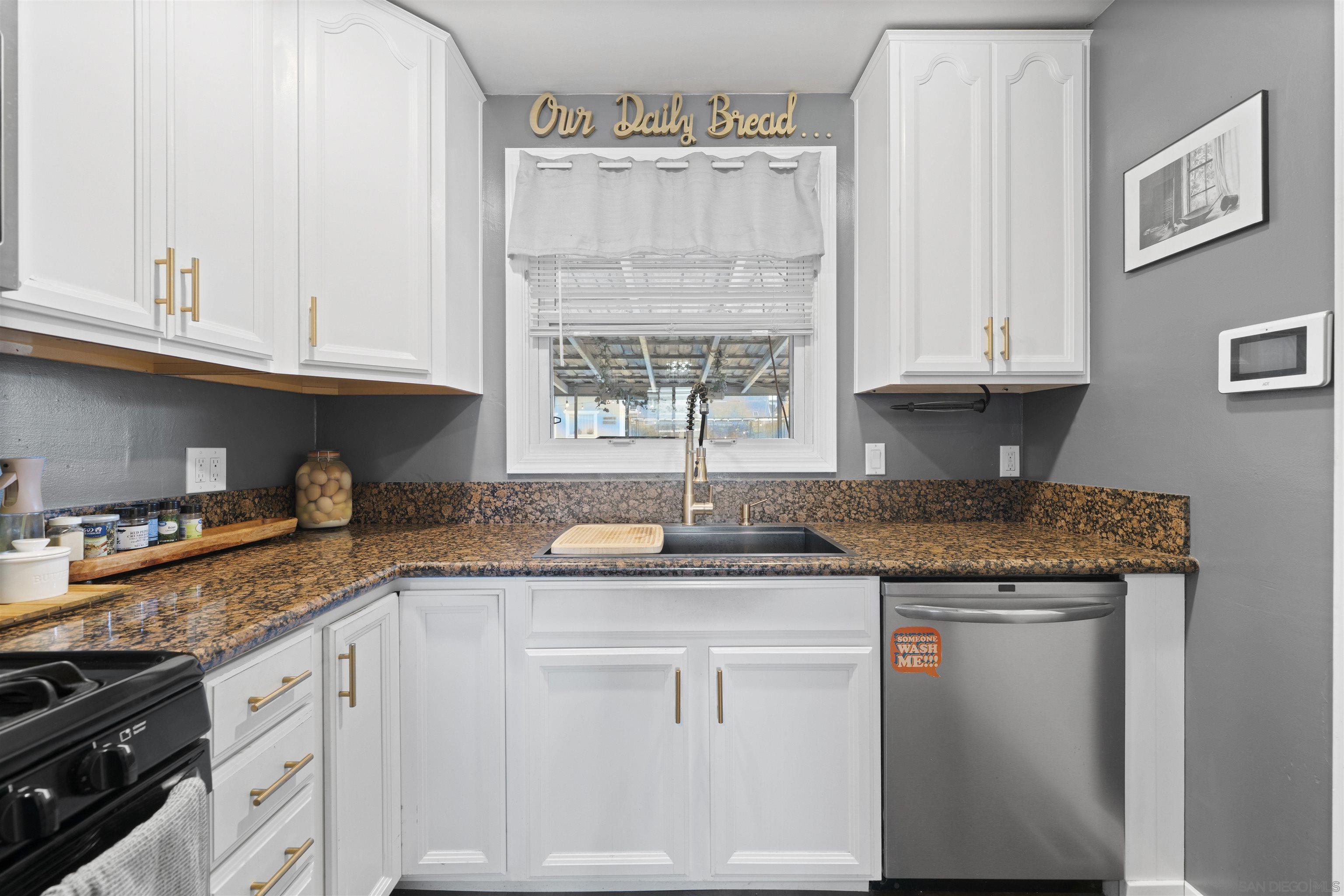 Detail Gallery Image 14 of 51 For 655  Robert Ave, Chula Vista,  CA 91910 - 3 Beds | 2 Baths