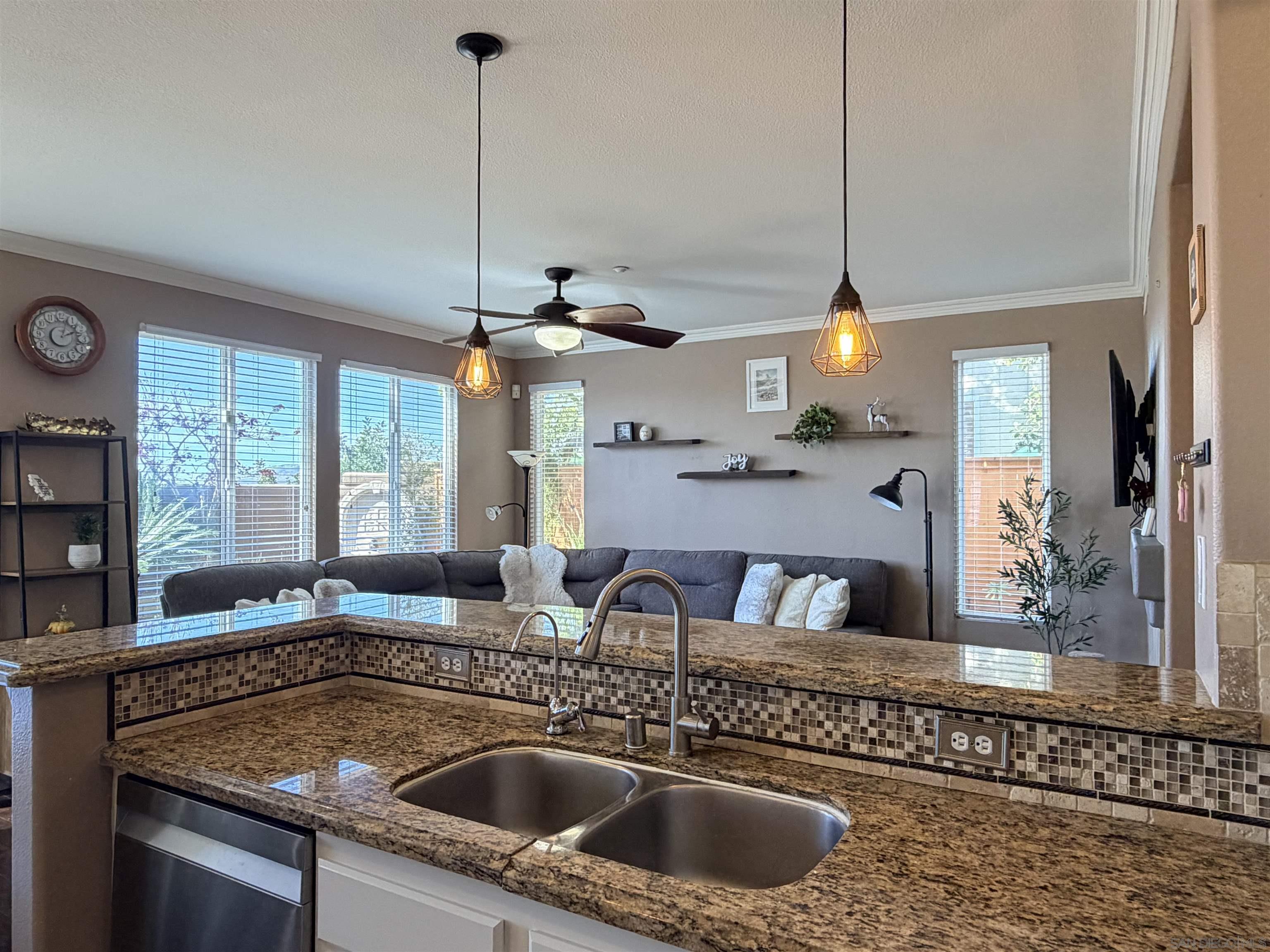 Detail Gallery Image 14 of 51 For 9923  Fieldthorn St., San Diego,  CA 92127 - 3 Beds | 2/1 Baths