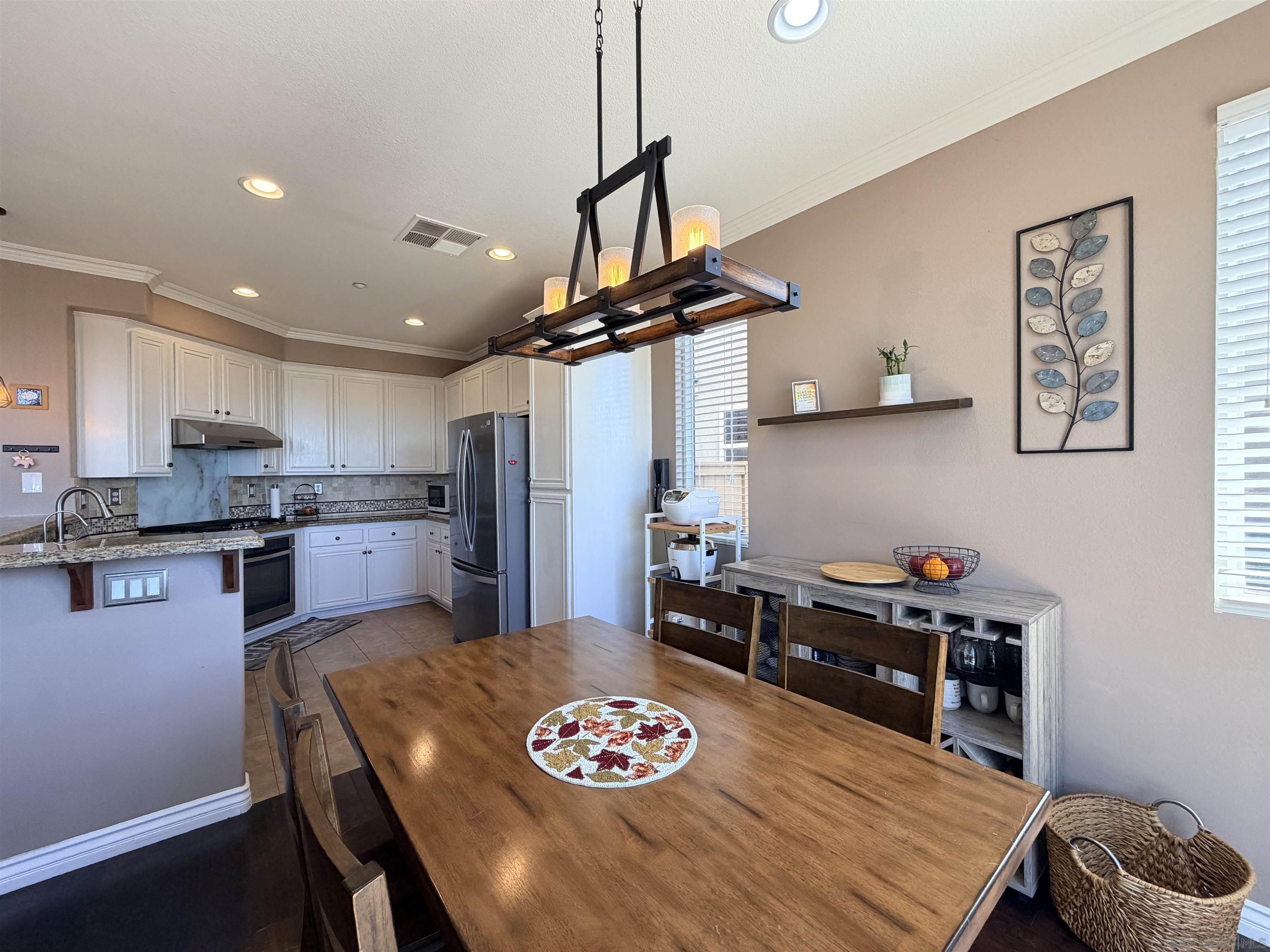 Detail Gallery Image 16 of 51 For 9923  Fieldthorn St., San Diego,  CA 92127 - 3 Beds | 2/1 Baths