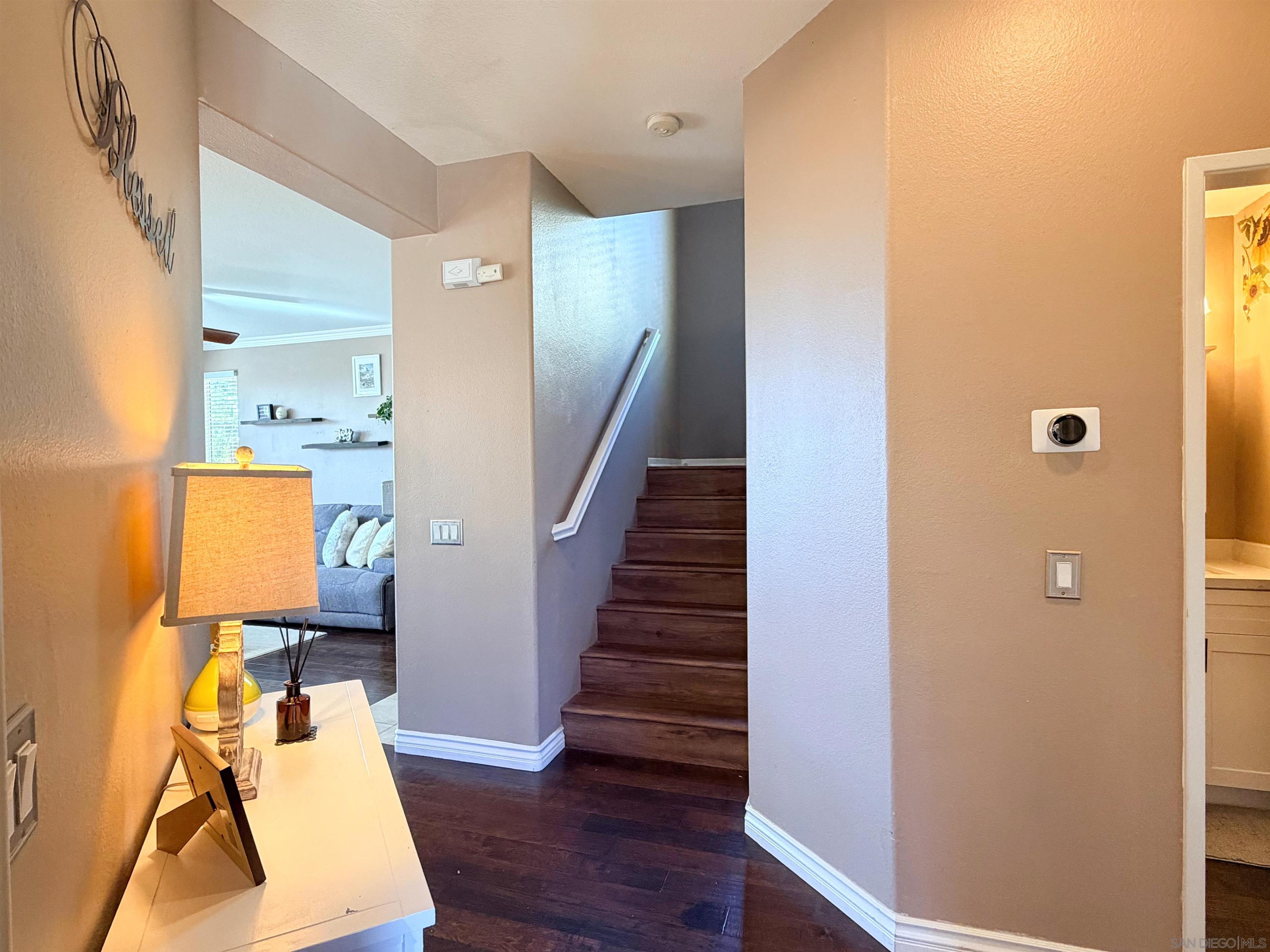 Detail Gallery Image 5 of 51 For 9923  Fieldthorn St., San Diego,  CA 92127 - 3 Beds | 2/1 Baths