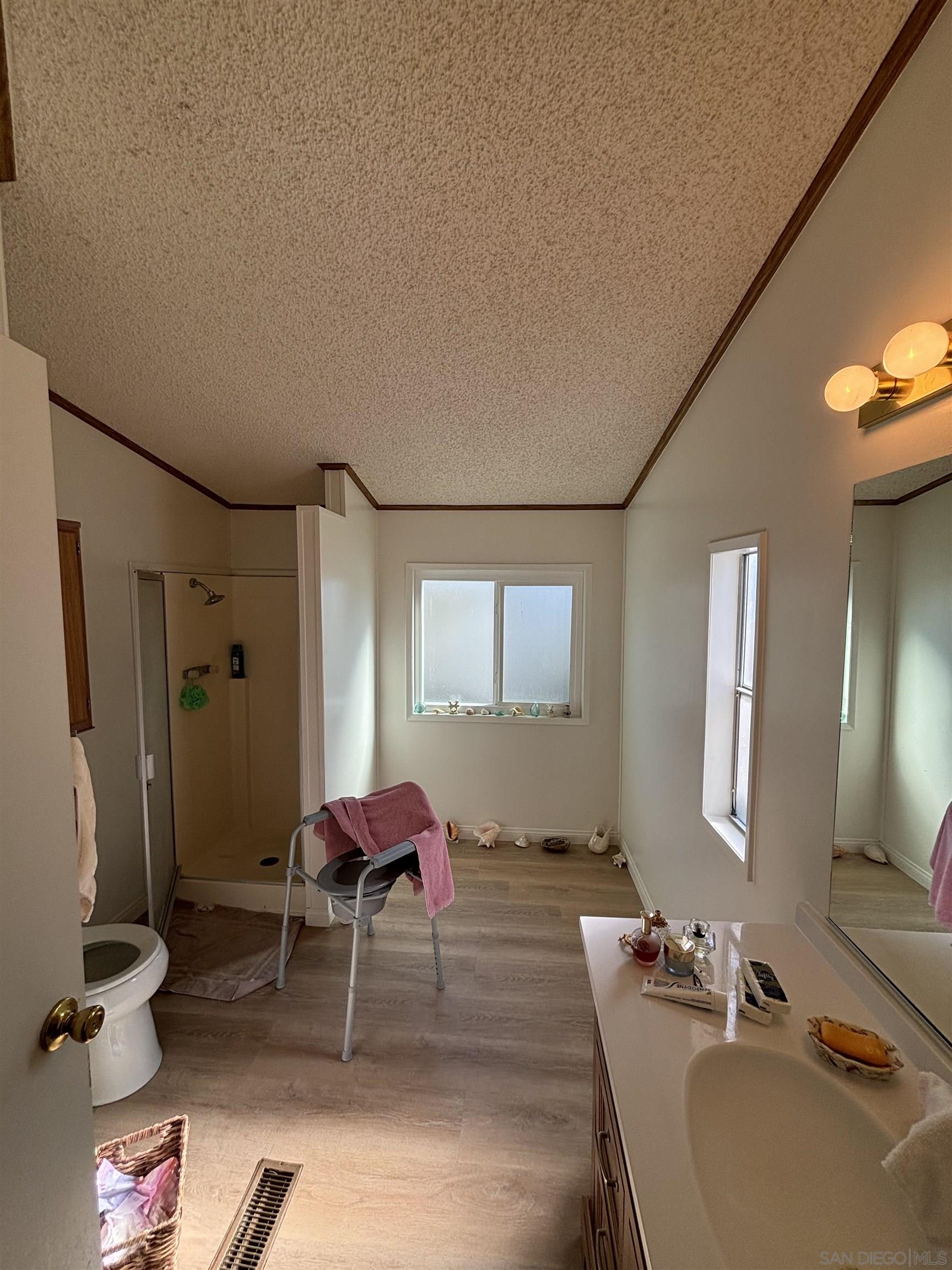 Detail Gallery Image 6 of 6 For 432 S Harbor Blvd  147, Santa Ana,  CA 92701 - 3 Beds | 2 Baths