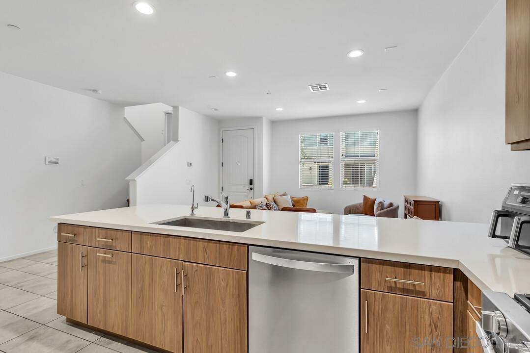 Detail Gallery Image 29 of 34 For 1961  Avenida Citron Unit 115  #115,  Chula Vista,  CA 91913 - 3 Beds | 2/1 Baths