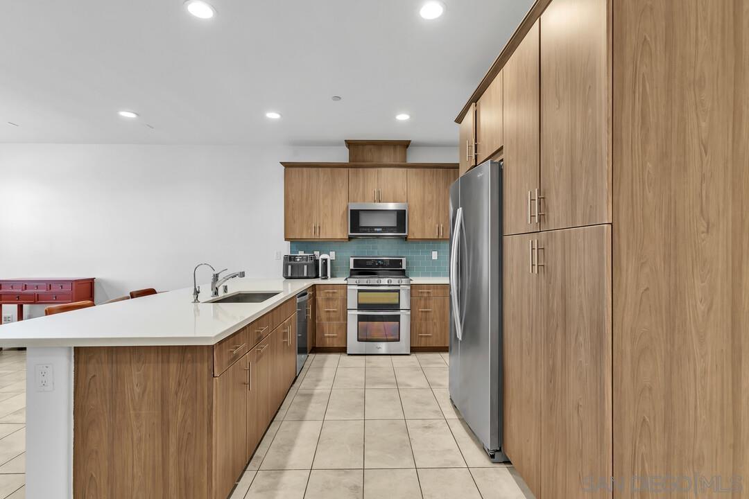 Detail Gallery Image 5 of 34 For 1961  Avenida Citron Unit 115  #115,  Chula Vista,  CA 91913 - 3 Beds | 2/1 Baths