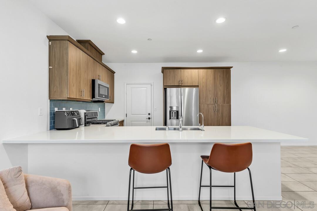 Detail Gallery Image 6 of 34 For 1961  Avenida Citron Unit 115  #115,  Chula Vista,  CA 91913 - 3 Beds | 2/1 Baths