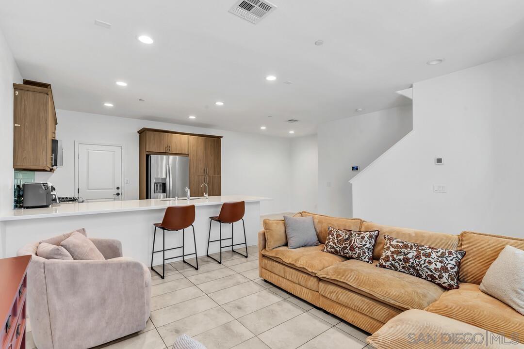 Detail Gallery Image 7 of 34 For 1961  Avenida Citron Unit 115  #115,  Chula Vista,  CA 91913 - 3 Beds | 2/1 Baths