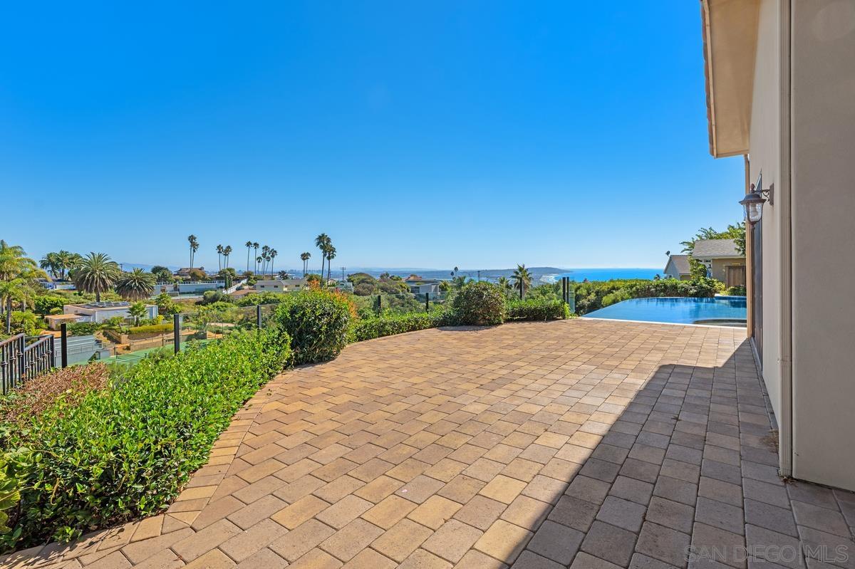 Detail Gallery Image 11 of 29 For 5971  La Jolla Mesa Dr, La Jolla,  CA 92037 - 4 Beds | 3 Baths