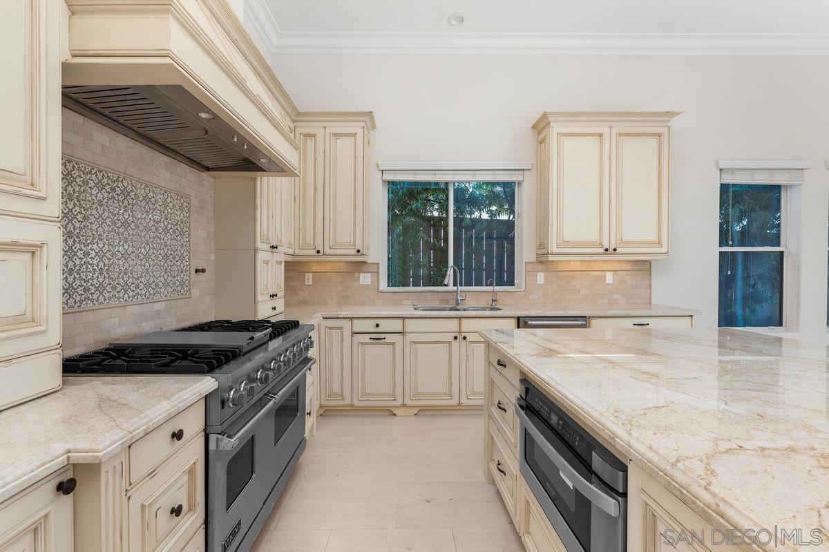 Detail Gallery Image 12 of 29 For 5971  La Jolla Mesa Dr, La Jolla,  CA 92037 - 4 Beds | 3 Baths