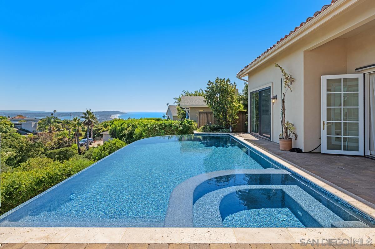 Detail Gallery Image 6 of 29 For 5971  La Jolla Mesa Dr, La Jolla,  CA 92037 - 4 Beds | 3 Baths