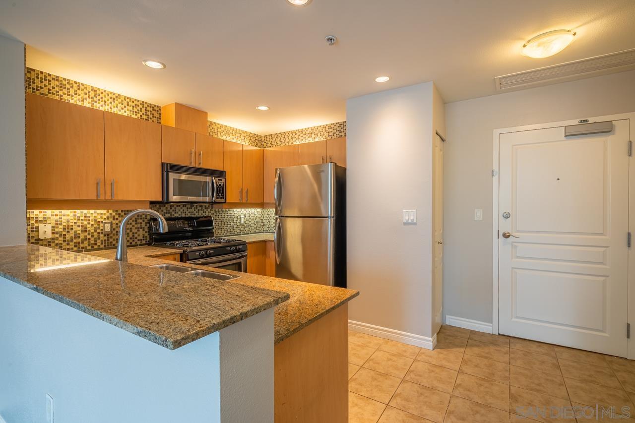 Detail Gallery Image 3 of 26 For 300  W Beech St  901, San Diego,  CA 92101 - 2 Beds | 2 Baths