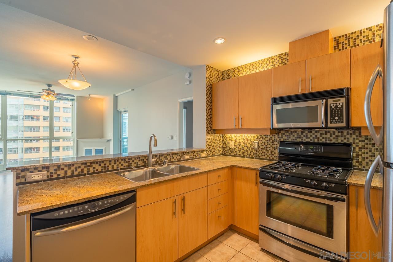 Detail Gallery Image 4 of 26 For 300  W Beech St  901, San Diego,  CA 92101 - 2 Beds | 2 Baths