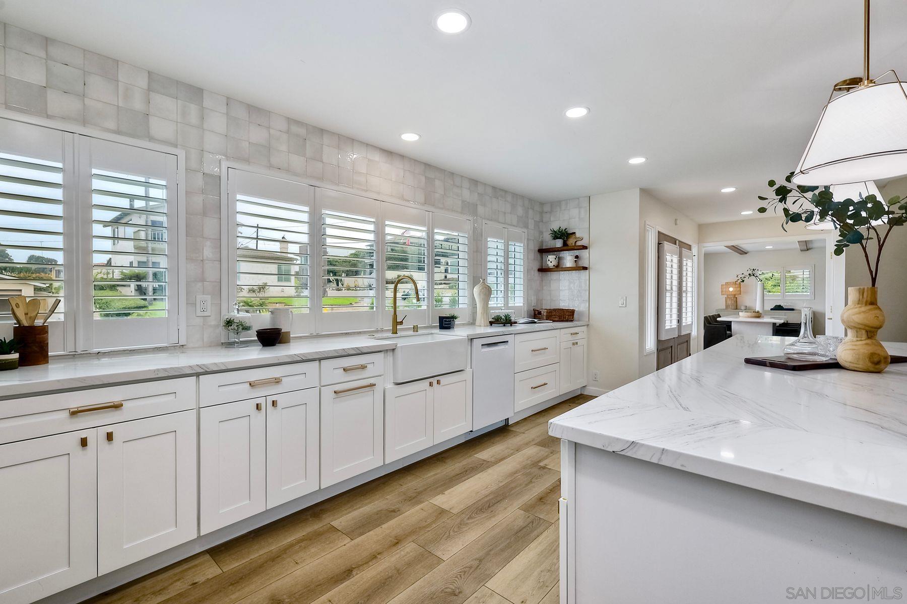 Detail Gallery Image 2 of 43 For 3380  Trumbull St, San Diego,  CA 92106 - 4 Beds | 3 Baths