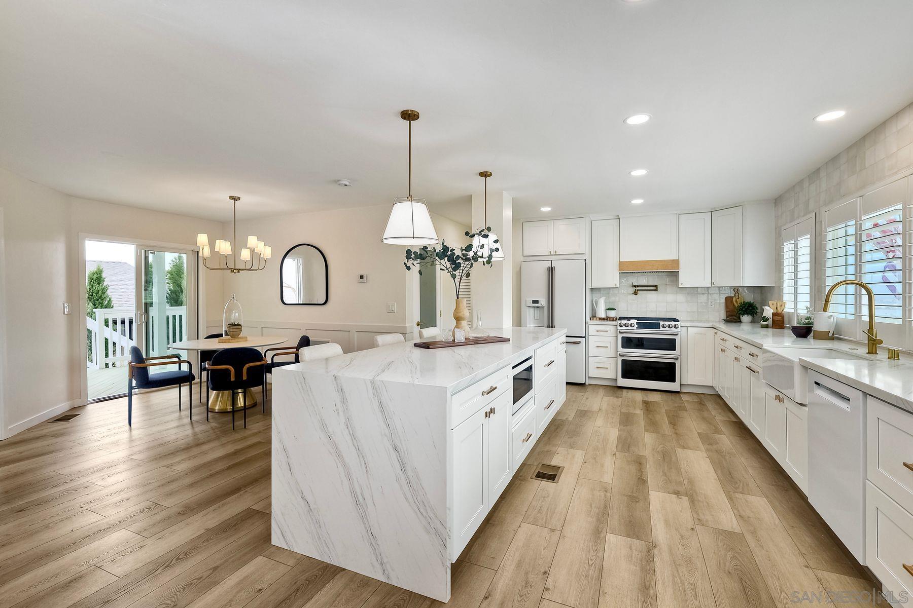 Detail Gallery Image 6 of 43 For 3380  Trumbull St, San Diego,  CA 92106 - 4 Beds | 3 Baths