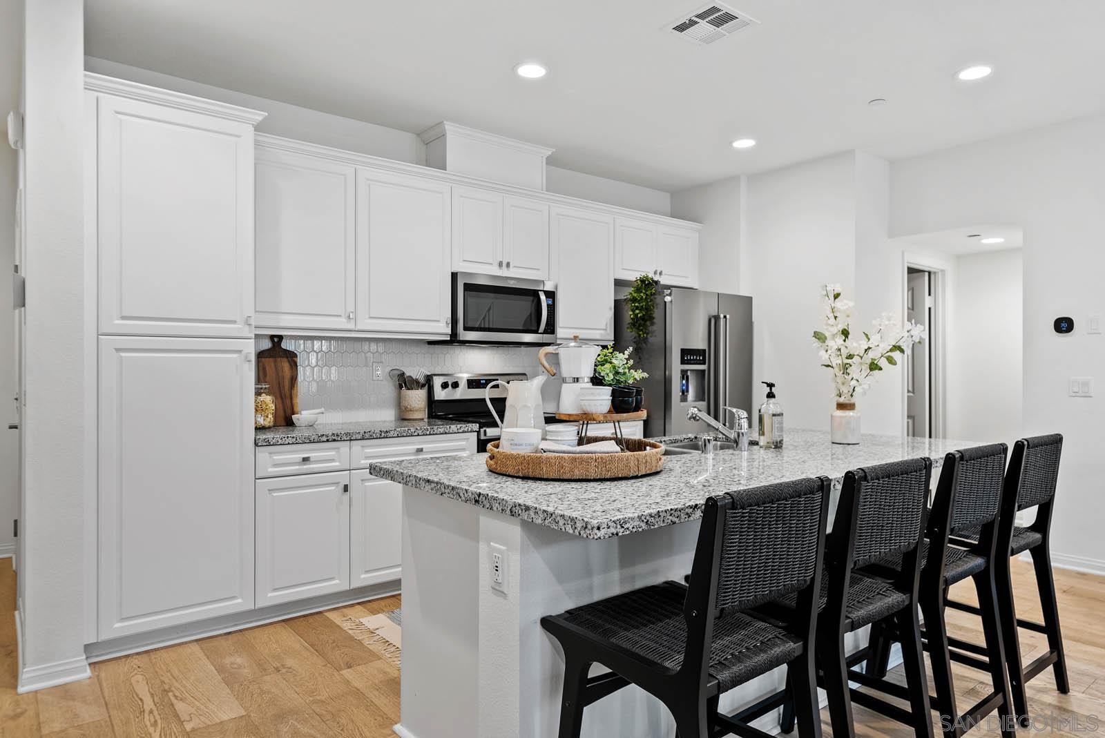 Detail Gallery Image 2 of 59 For 3135  Linwood St, Vista,  CA 92081 - 3 Beds | 2/1 Baths