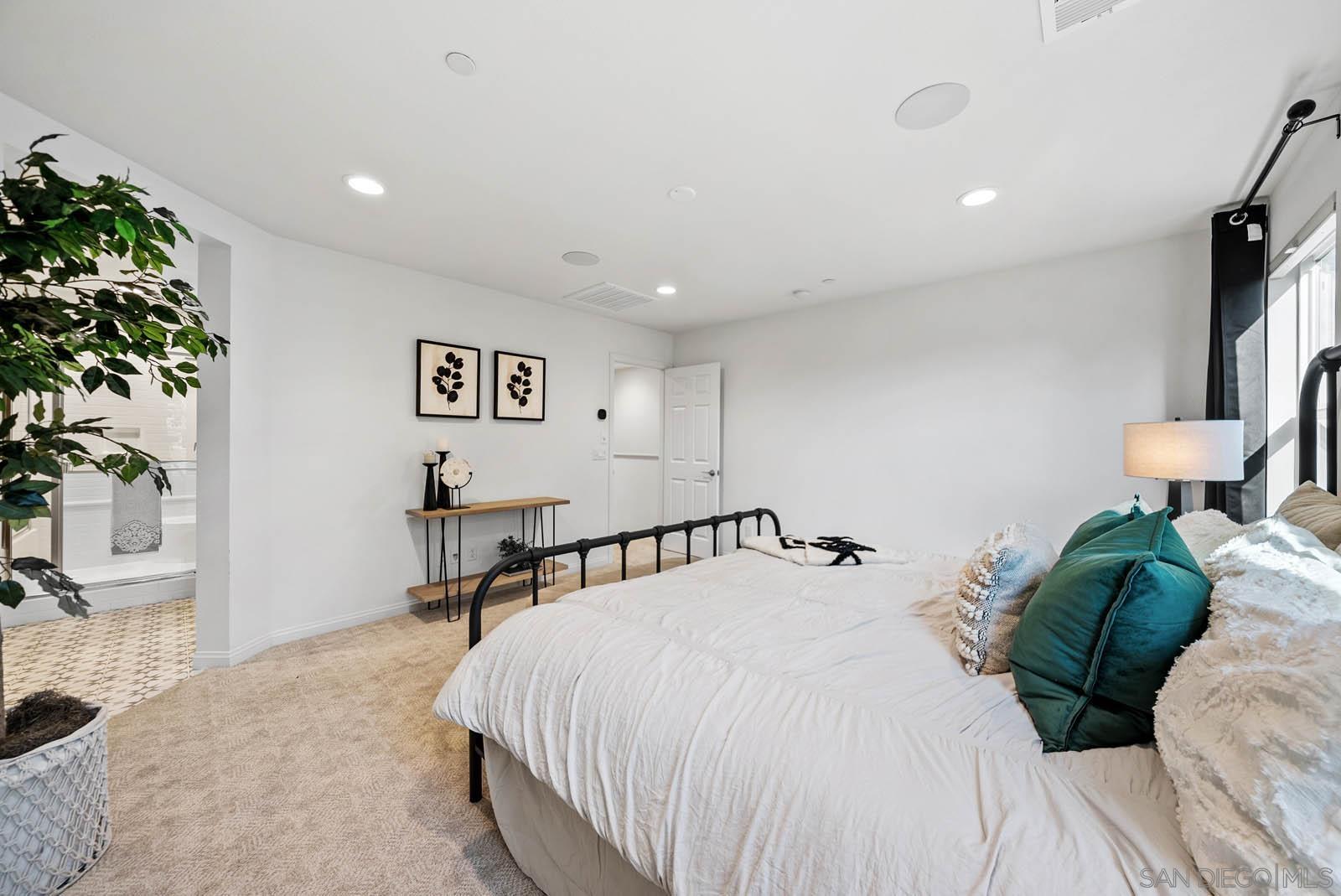 Detail Gallery Image 20 of 59 For 3135  Linwood St, Vista,  CA 92081 - 3 Beds | 2/1 Baths