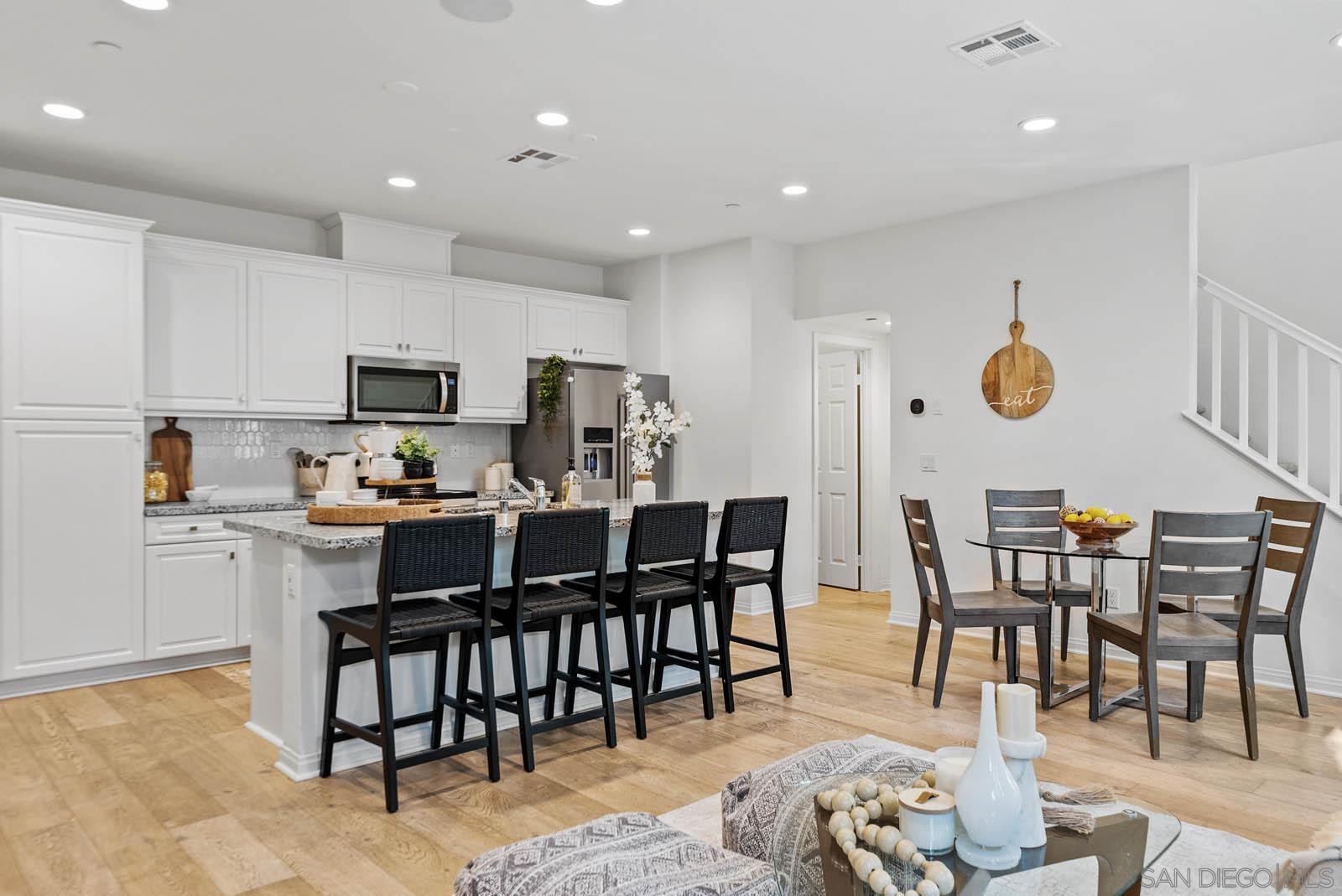 Detail Gallery Image 4 of 59 For 3135  Linwood St, Vista,  CA 92081 - 3 Beds | 2/1 Baths