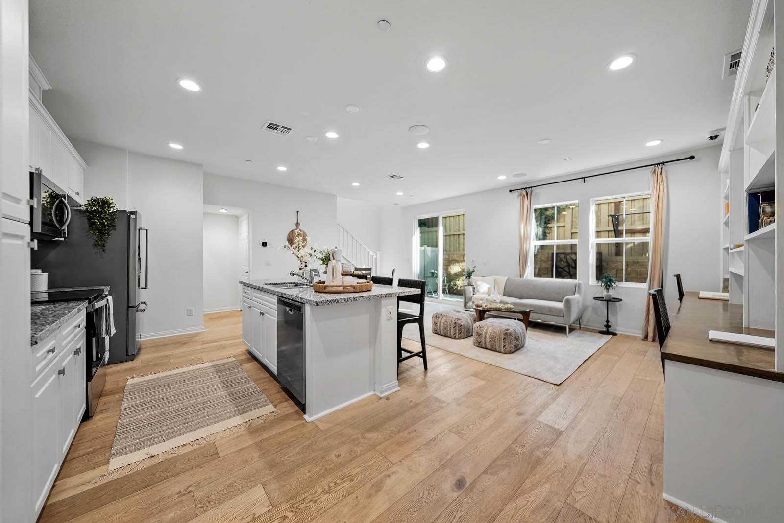 Detail Gallery Image 8 of 59 For 3135  Linwood St, Vista,  CA 92081 - 3 Beds | 2/1 Baths