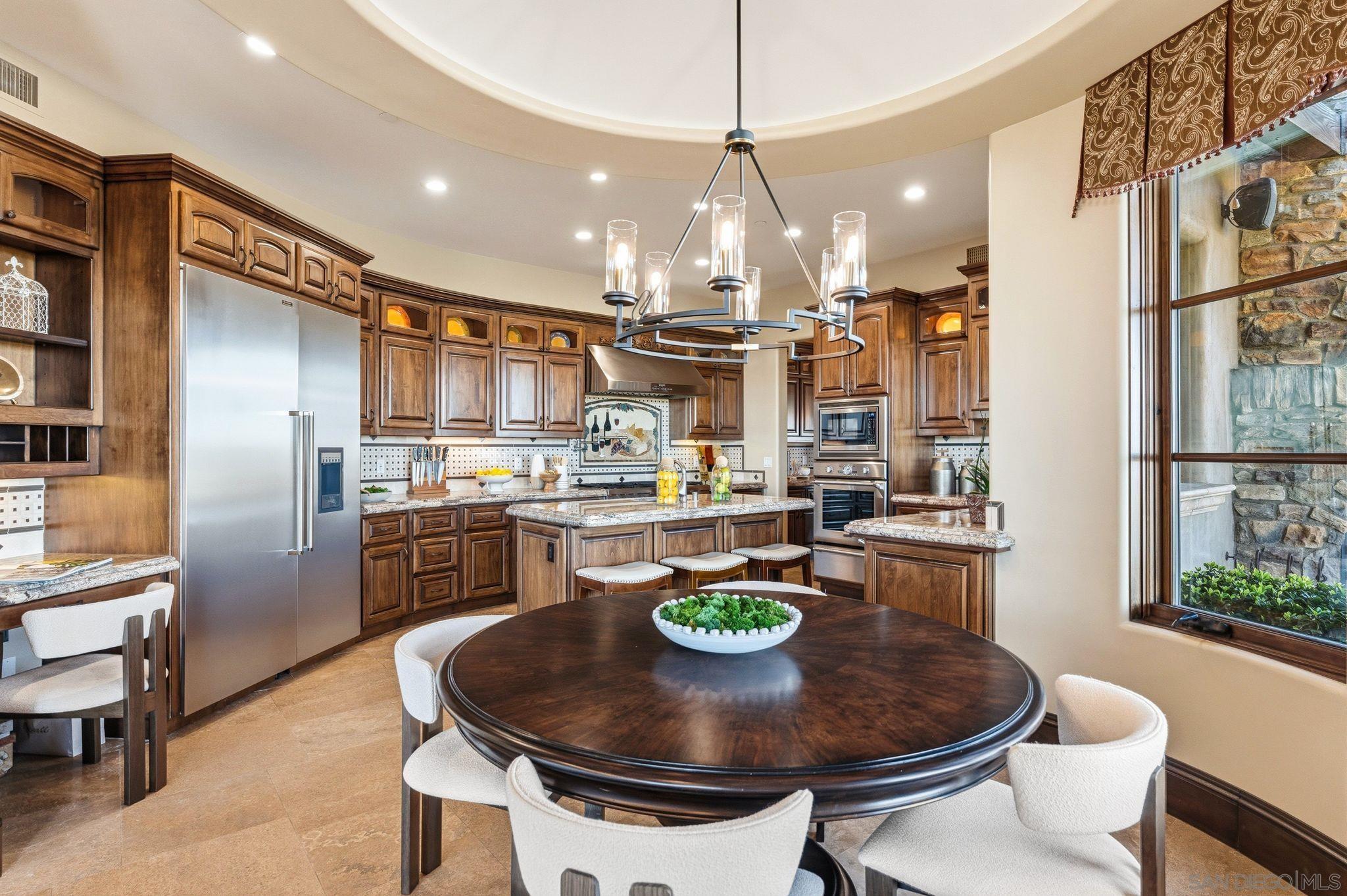 Detail Gallery Image 7 of 34 For 19557  Fortuna Del Este, Escondido,  CA 92029 - 6 Beds | 7/1 Baths