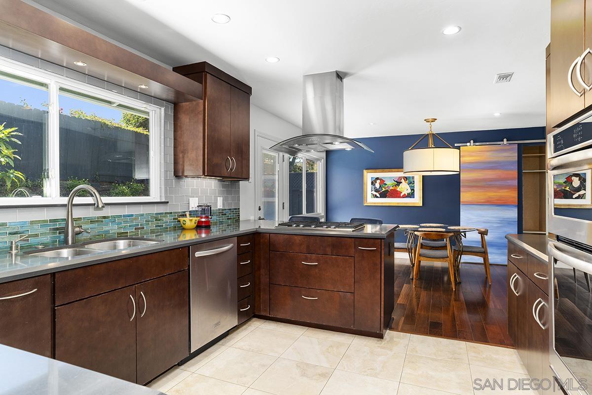 Detail Gallery Image 11 of 25 For 2939  Governor Drive, San Diego,  CA 92122 - 4 Beds | 3 Baths