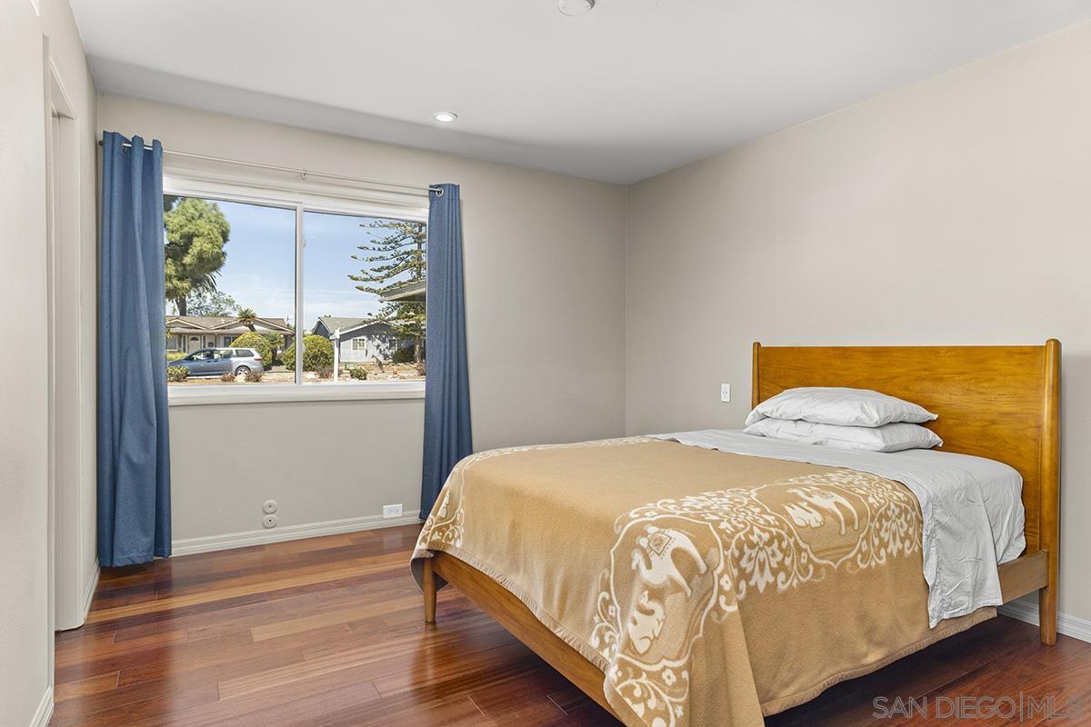 Detail Gallery Image 12 of 25 For 2939  Governor Drive, San Diego,  CA 92122 - 4 Beds | 3 Baths