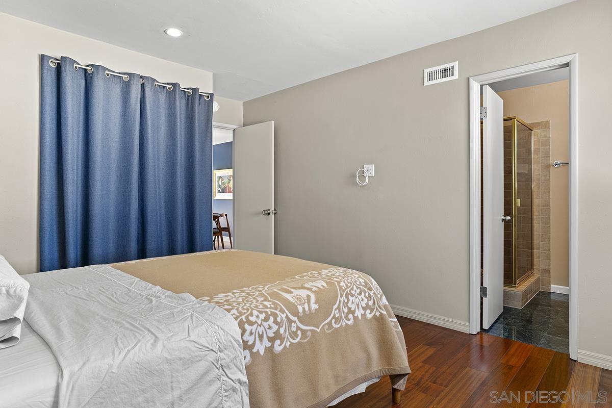 Detail Gallery Image 13 of 25 For 2939  Governor Drive, San Diego,  CA 92122 - 4 Beds | 3 Baths