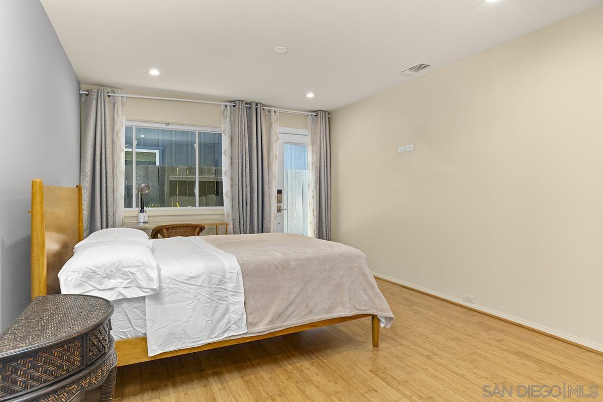 Detail Gallery Image 15 of 25 For 2939  Governor Drive, San Diego,  CA 92122 - 4 Beds | 3 Baths