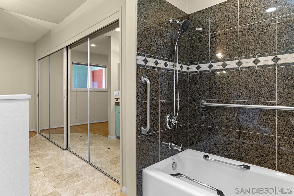 Detail Gallery Image 19 of 25 For 2939  Governor Drive, San Diego,  CA 92122 - 4 Beds | 3 Baths