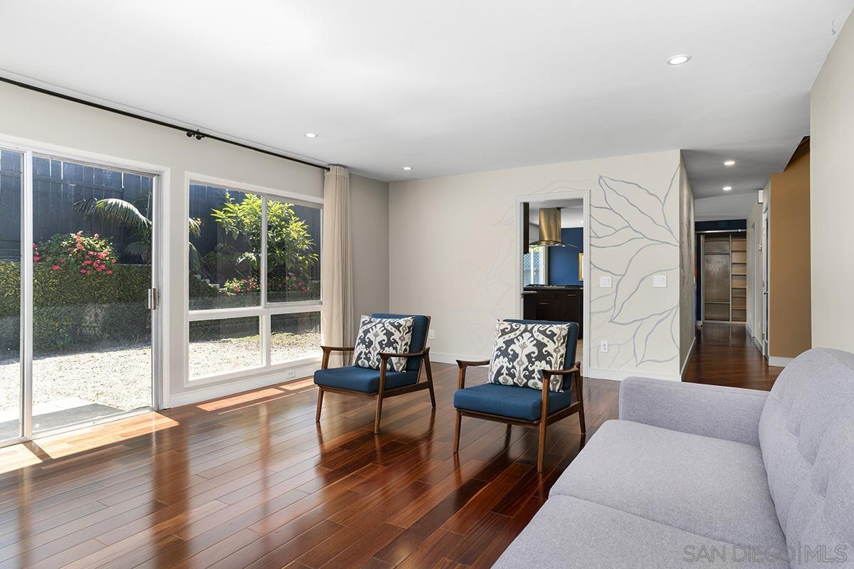 Detail Gallery Image 4 of 25 For 2939  Governor Drive, San Diego,  CA 92122 - 4 Beds | 3 Baths