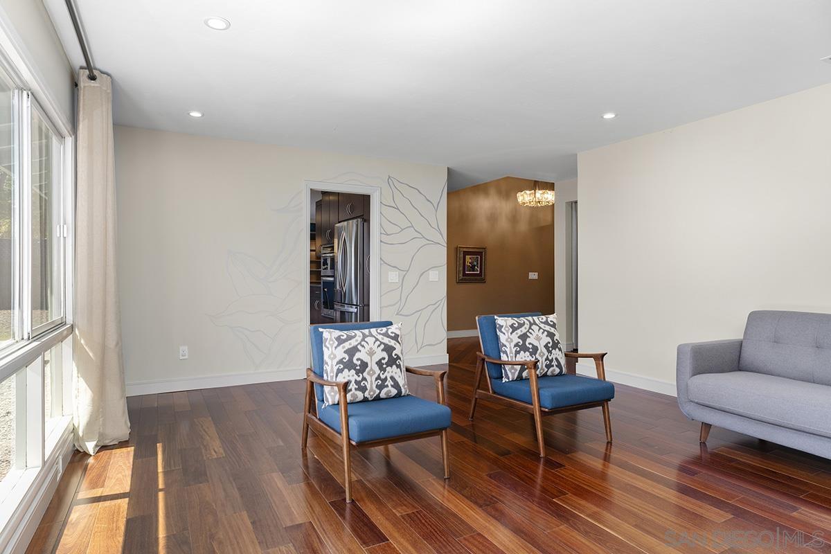 Detail Gallery Image 5 of 25 For 2939  Governor Drive, San Diego,  CA 92122 - 4 Beds | 3 Baths