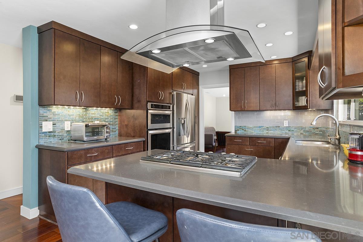 Detail Gallery Image 9 of 25 For 2939  Governor Drive, San Diego,  CA 92122 - 4 Beds | 3 Baths