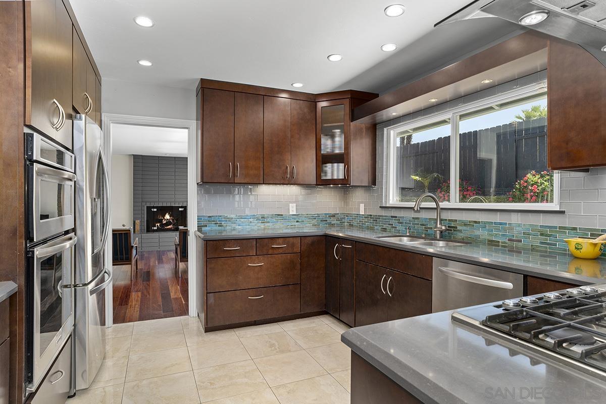 Detail Gallery Image 10 of 25 For 2939  Governor Drive, San Diego,  CA 92122 - 4 Beds | 3 Baths