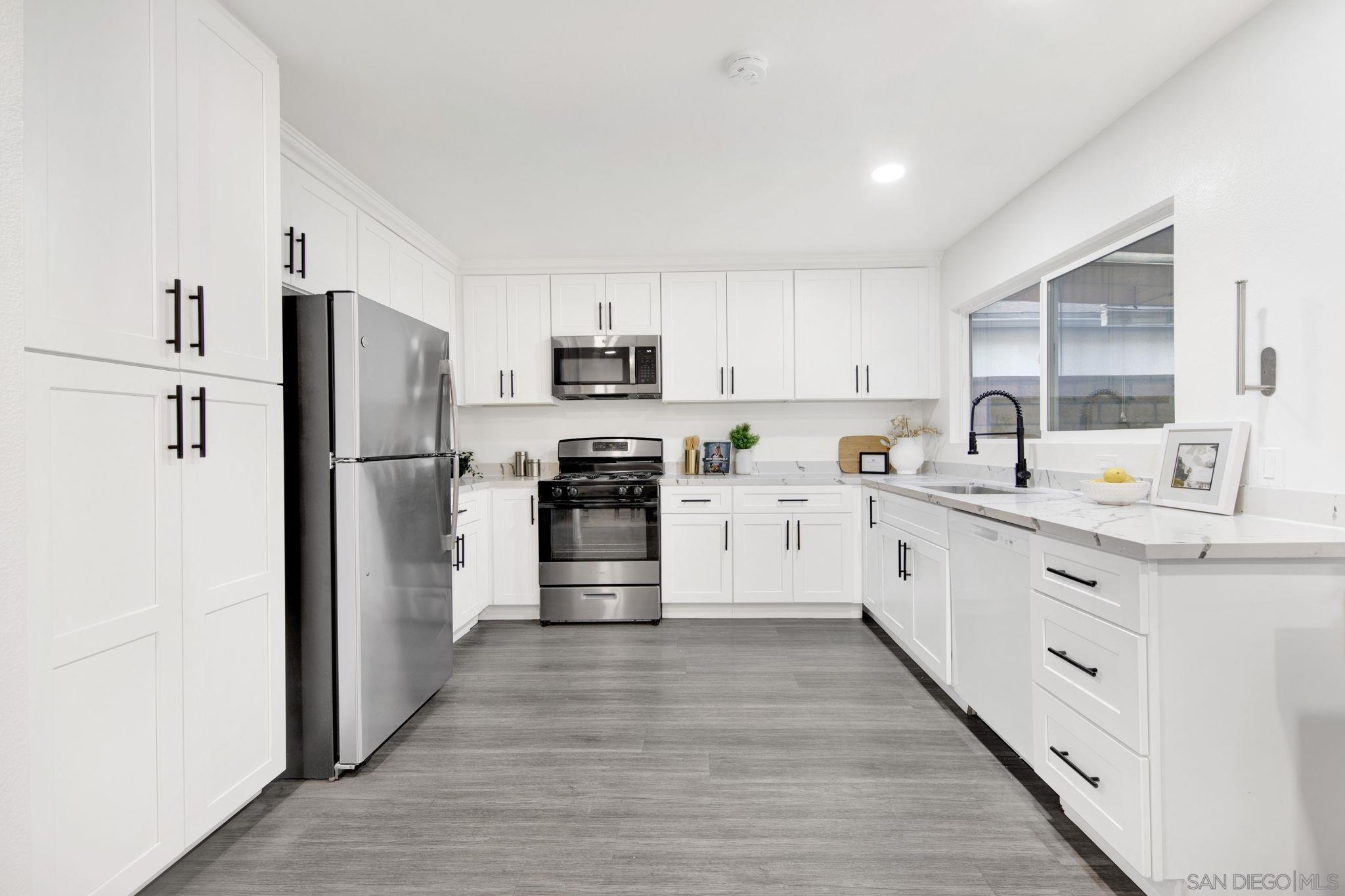 Detail Gallery Image 3 of 42 For 1725  Glenridge Cir, West Covina,  CA 91792 - 4 Beds | 3 Baths