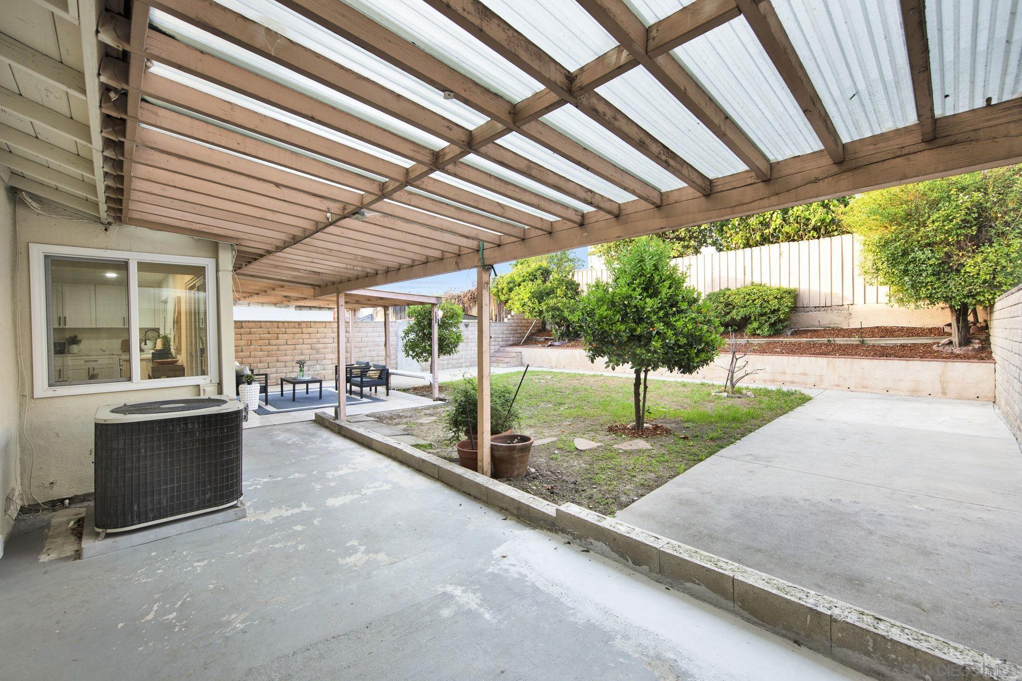 Detail Gallery Image 29 of 42 For 1725  Glenridge Cir, West Covina,  CA 91792 - 4 Beds | 3 Baths