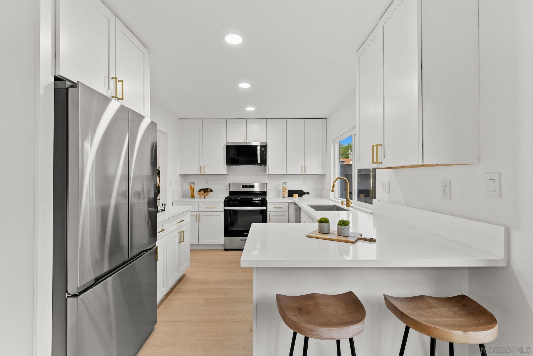 Detail Gallery Image 11 of 35 For 1215  Armstrong Circle, Escondido,  CA 92027 - 4 Beds | 2/1 Baths