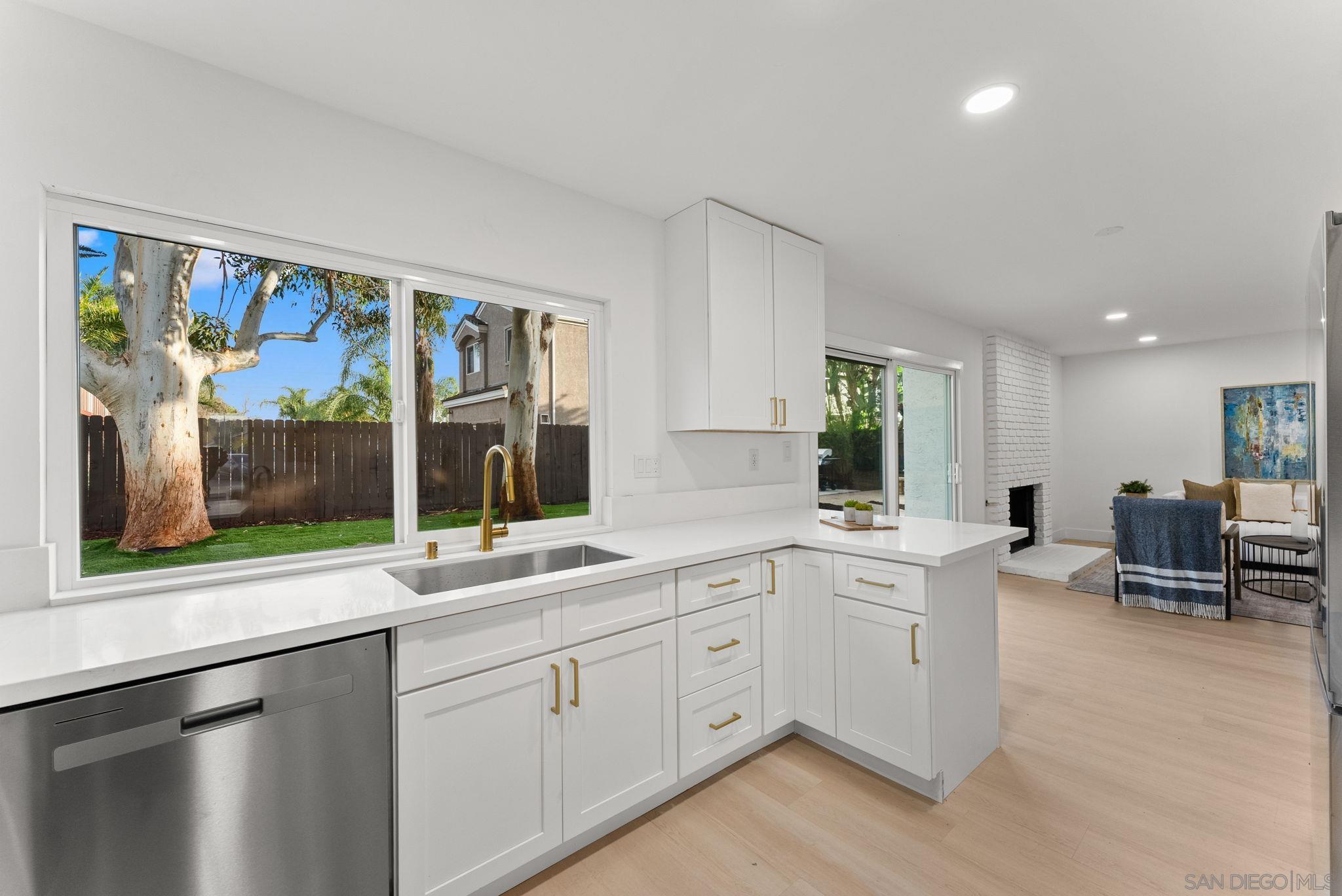 Detail Gallery Image 12 of 35 For 1215  Armstrong Circle, Escondido,  CA 92027 - 4 Beds | 2/1 Baths