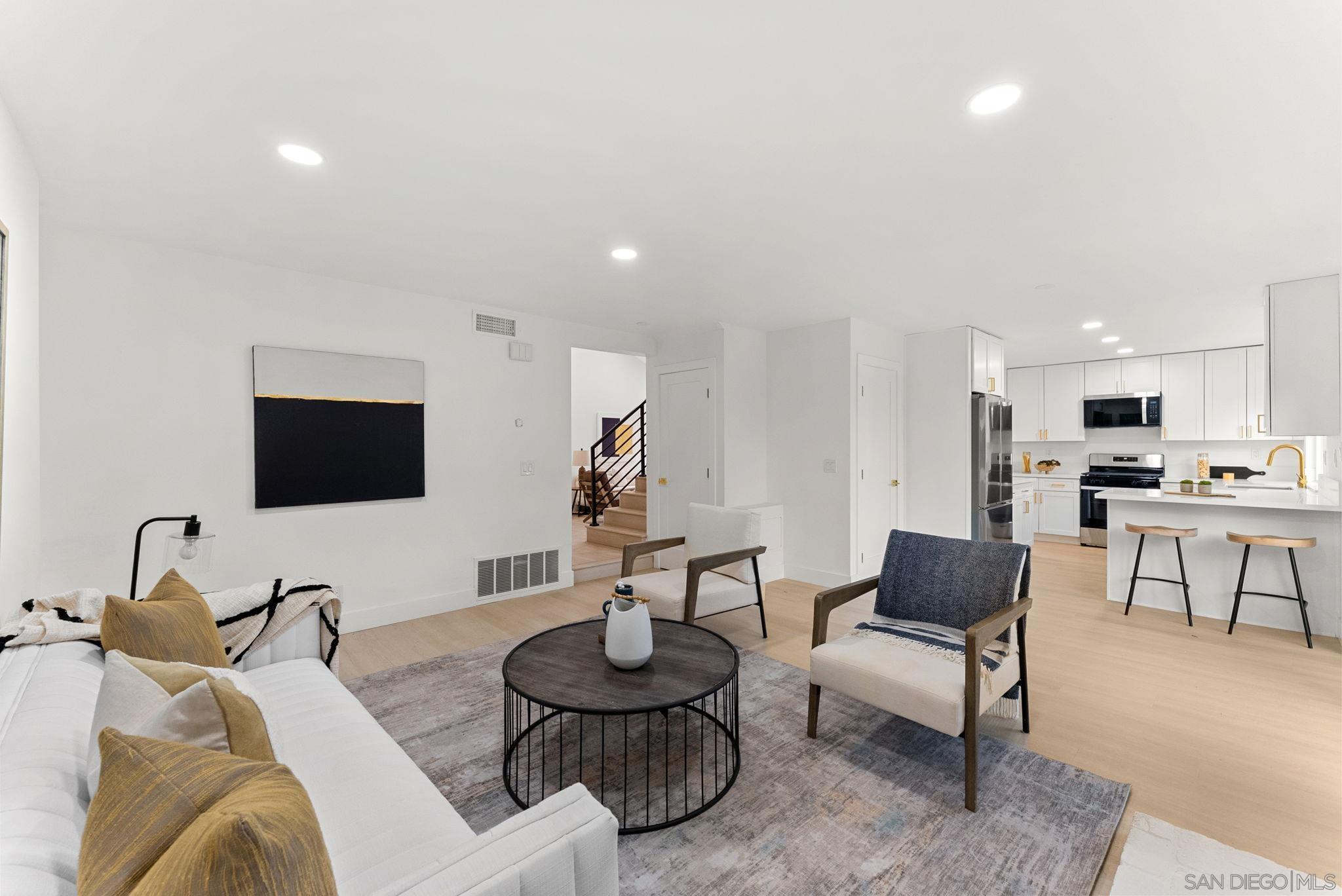 Detail Gallery Image 16 of 35 For 1215  Armstrong Circle, Escondido,  CA 92027 - 4 Beds | 2/1 Baths