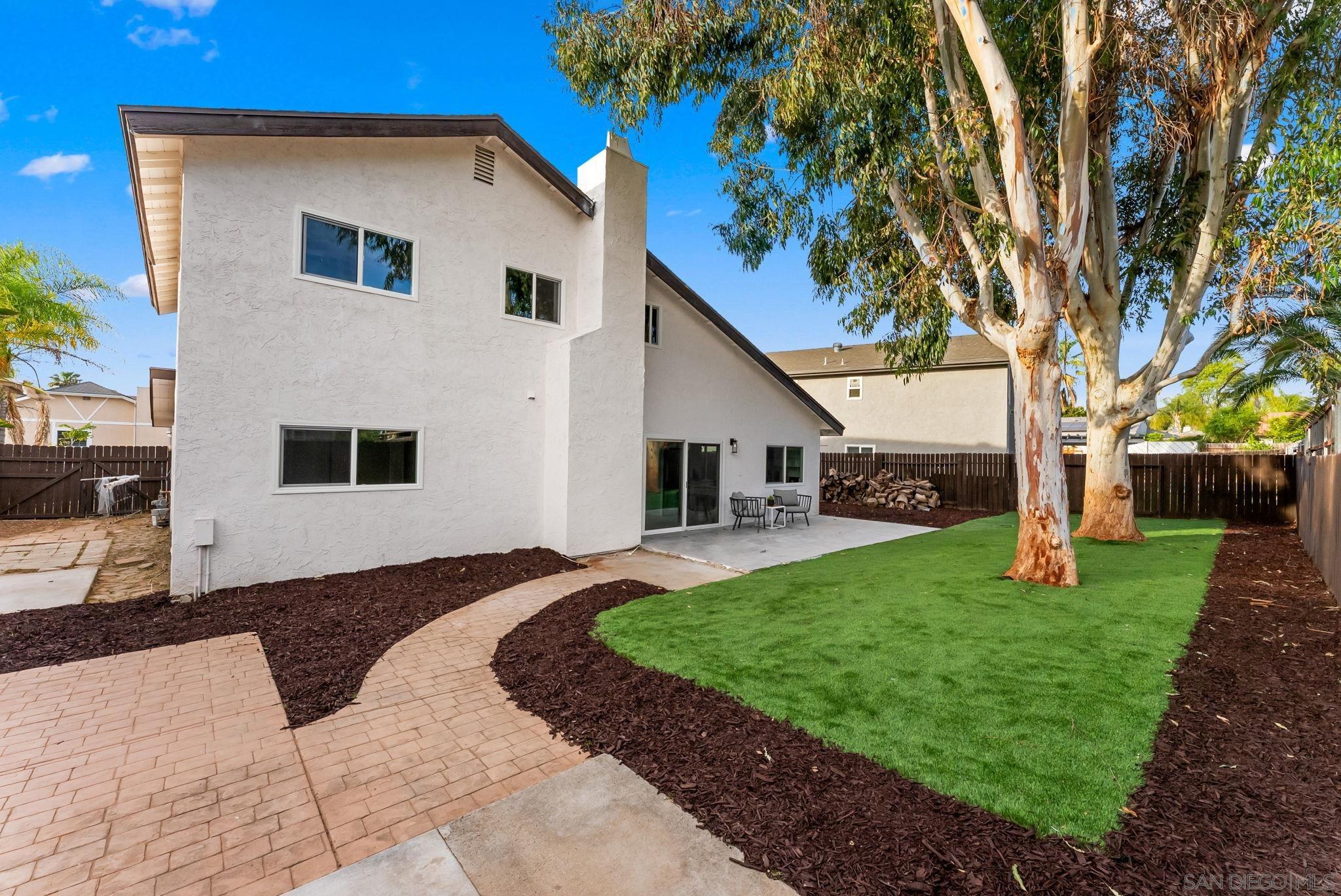 Detail Gallery Image 3 of 35 For 1215  Armstrong Circle, Escondido,  CA 92027 - 4 Beds | 2/1 Baths