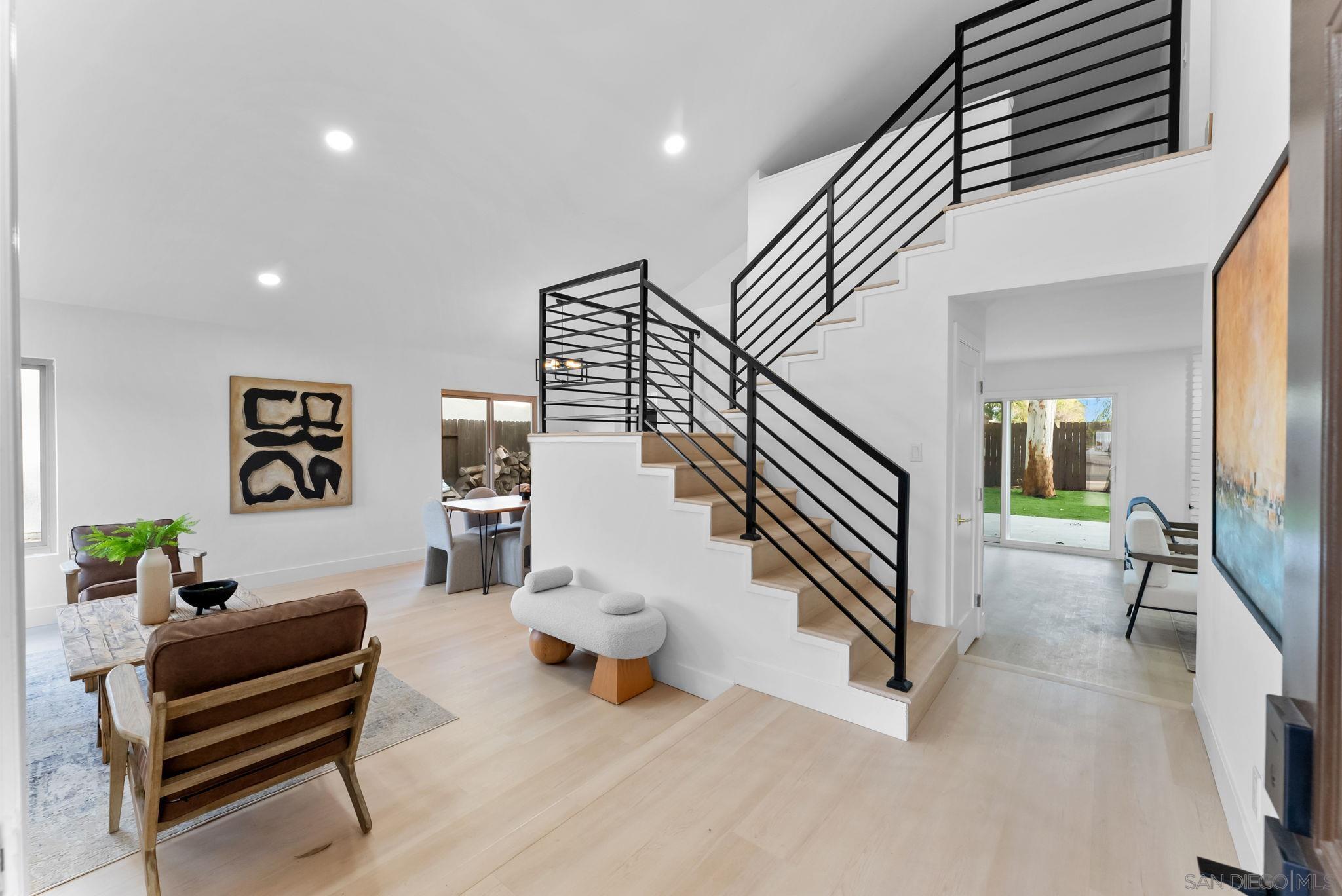 Detail Gallery Image 4 of 35 For 1215  Armstrong Circle, Escondido,  CA 92027 - 4 Beds | 2/1 Baths