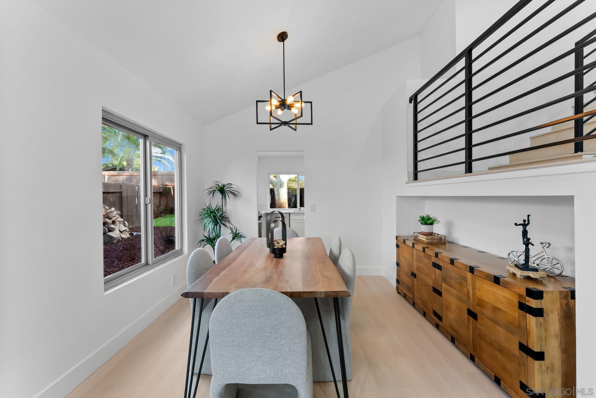 Detail Gallery Image 8 of 35 For 1215  Armstrong Circle, Escondido,  CA 92027 - 4 Beds | 2/1 Baths