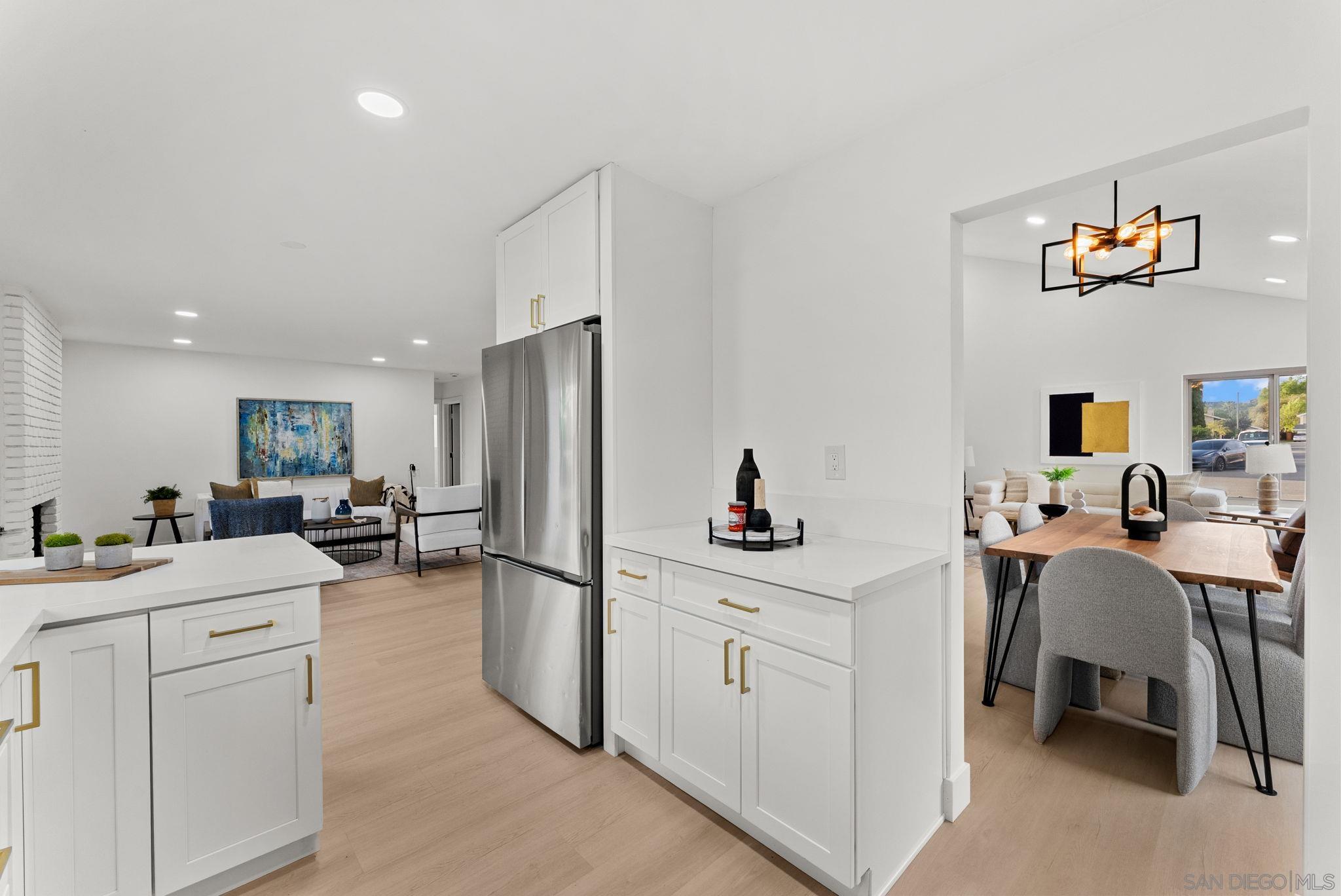 Detail Gallery Image 10 of 35 For 1215  Armstrong Circle, Escondido,  CA 92027 - 4 Beds | 2/1 Baths