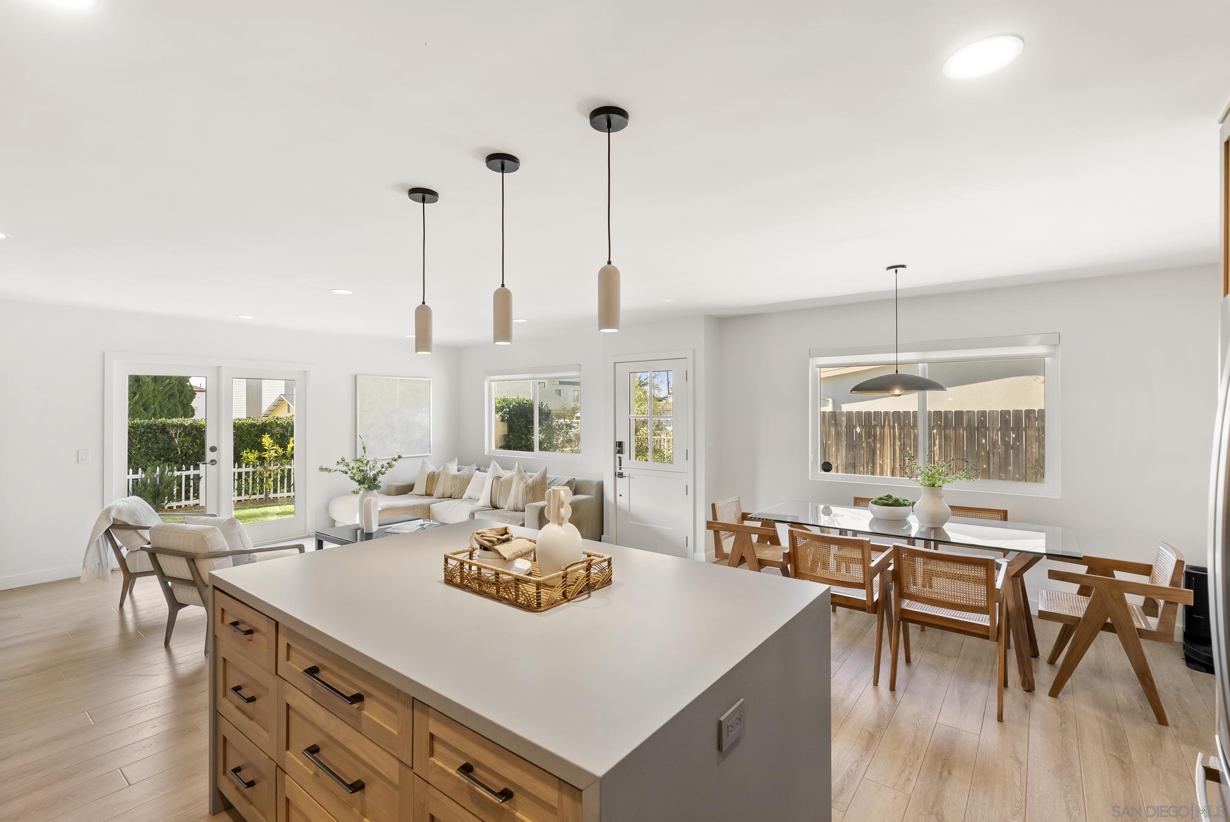 Detail Gallery Image 9 of 38 For 7319  Cuvier St, La Jolla,  CA 92037 - – Beds | – Baths