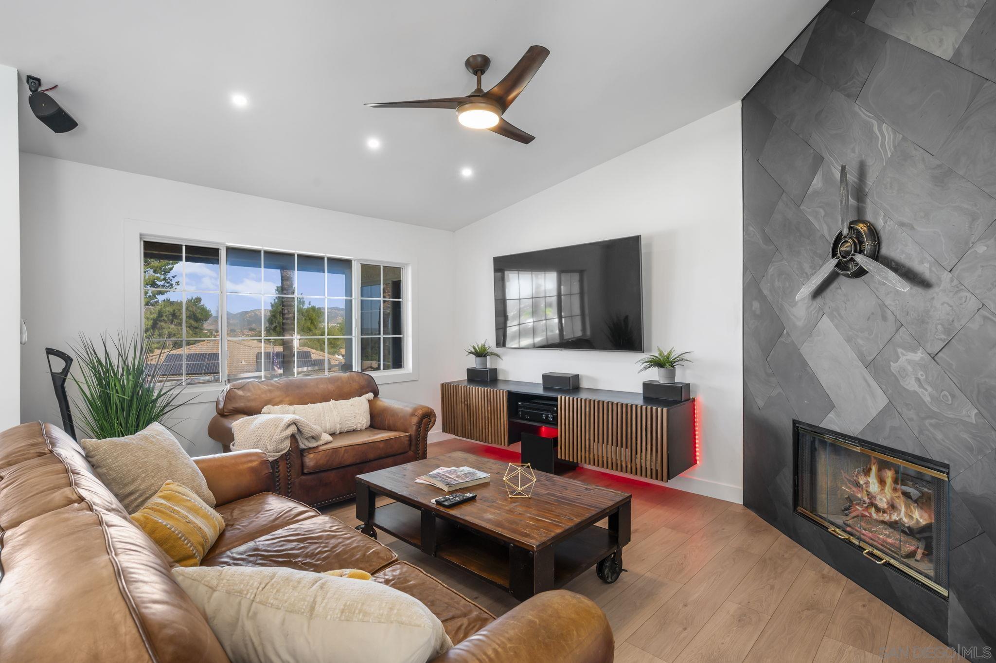 Detail Gallery Image 7 of 50 For 13966  Avenida Del Charro, El Cajon,  CA 92021 - 3 Beds | 2 Baths