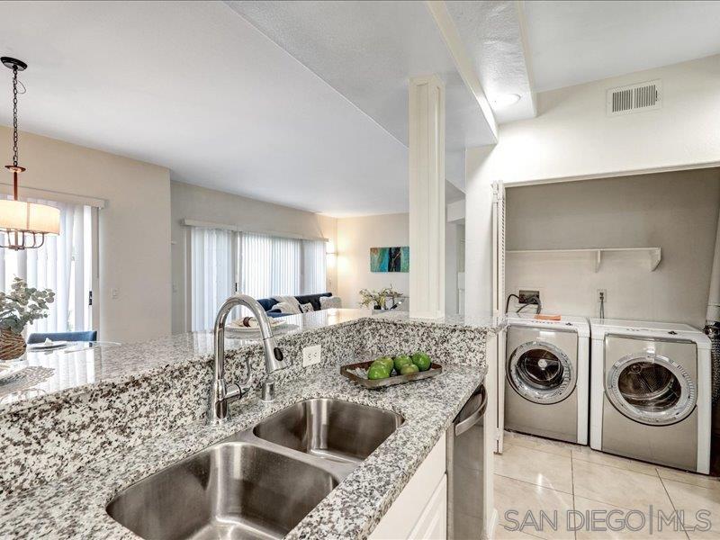Detail Gallery Image 13 of 33 For 8641  via Mallorca  F, La Jolla,  CA 92037 - 2 Beds | 2/1 Baths