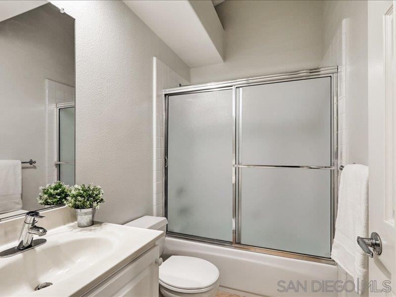 Detail Gallery Image 18 of 33 For 8641  via Mallorca  F, La Jolla,  CA 92037 - 2 Beds | 2/1 Baths