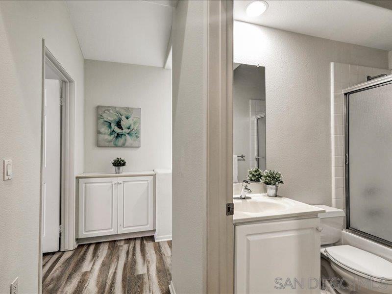 Detail Gallery Image 19 of 33 For 8641  via Mallorca  F, La Jolla,  CA 92037 - 2 Beds | 2/1 Baths