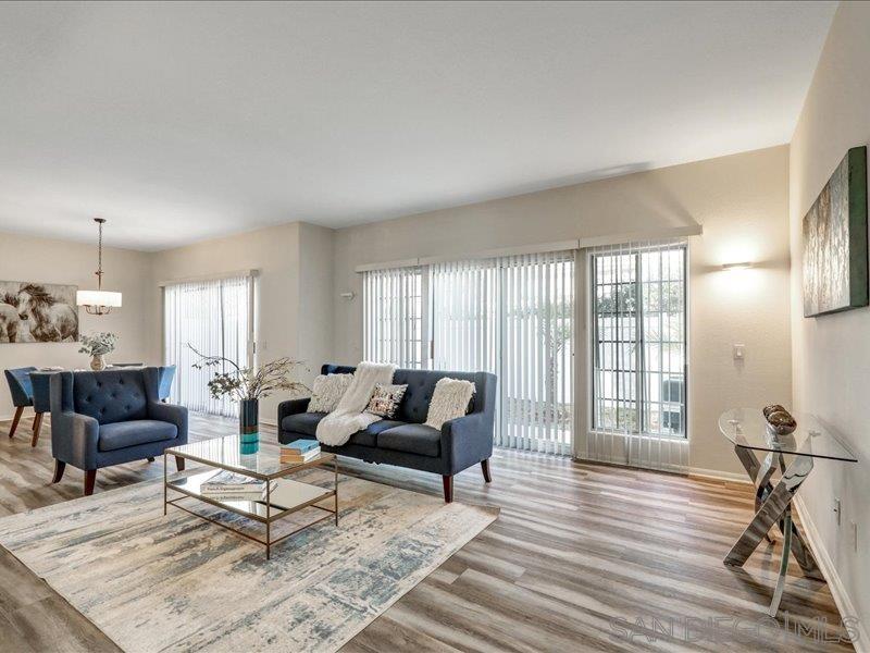 Detail Gallery Image 3 of 33 For 8641  via Mallorca  F, La Jolla,  CA 92037 - 2 Beds | 2/1 Baths