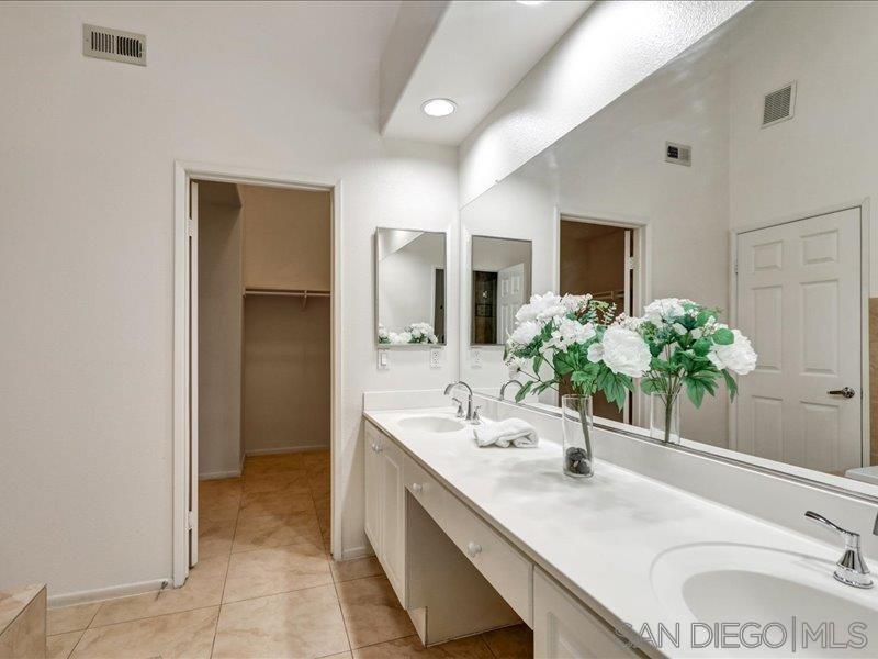 Detail Gallery Image 24 of 33 For 8641  via Mallorca  F, La Jolla,  CA 92037 - 2 Beds | 2/1 Baths